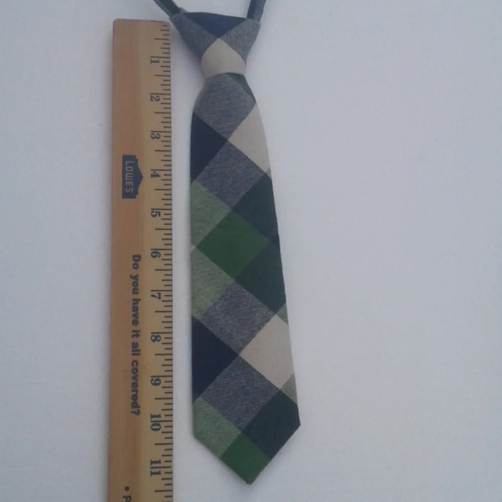 Little boy zipper tie brand is city of London